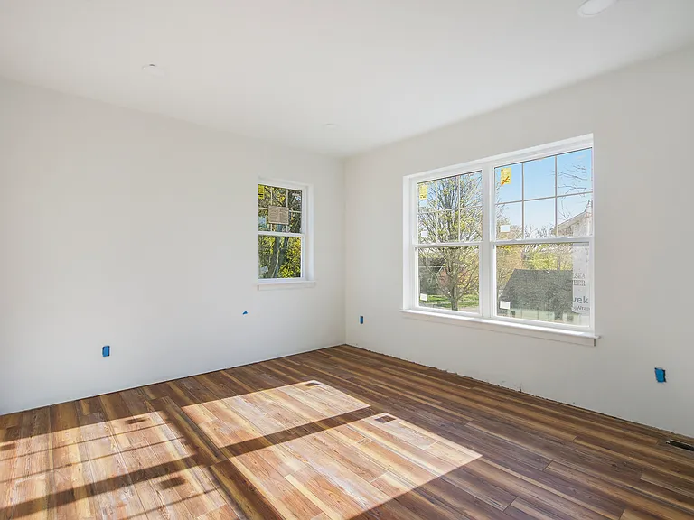 445 Hiscock St — Photo 20