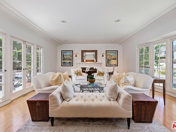 3rd image of 10614 Le Conte Ave