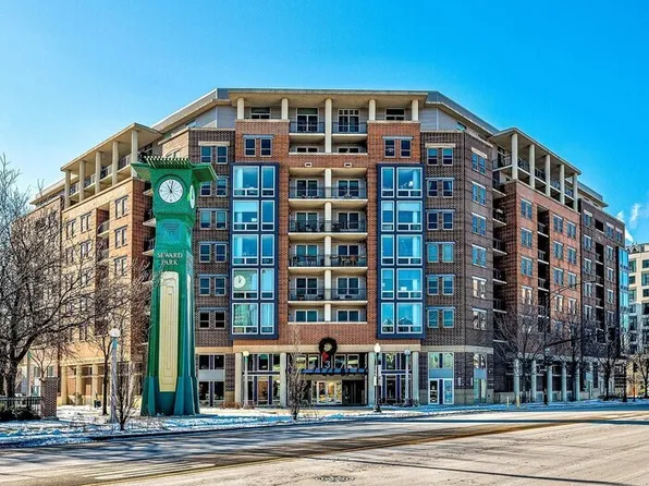 437 W Division St, Chicago, IL