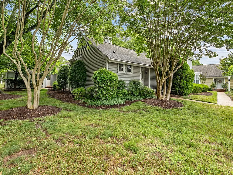 320 Littletown Quarter — Photo 4