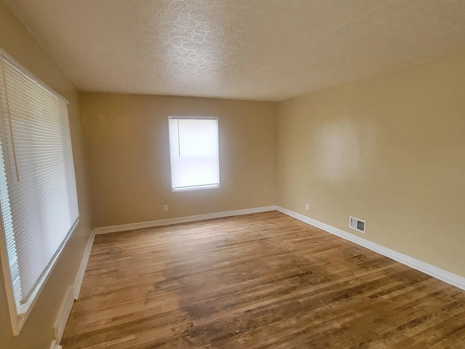 3 bed, 1.5 bath, $795 — Photo 4