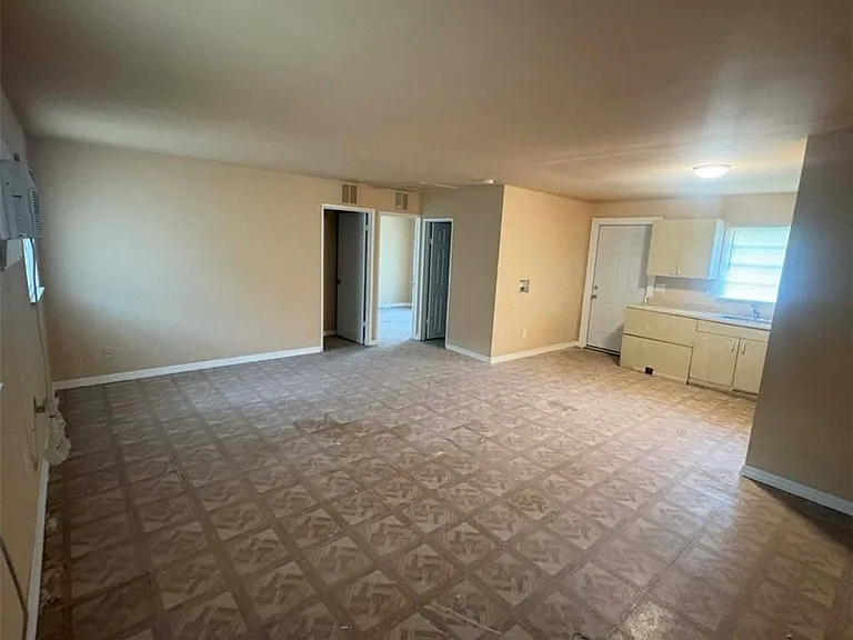 227 Maria St — Photo 2