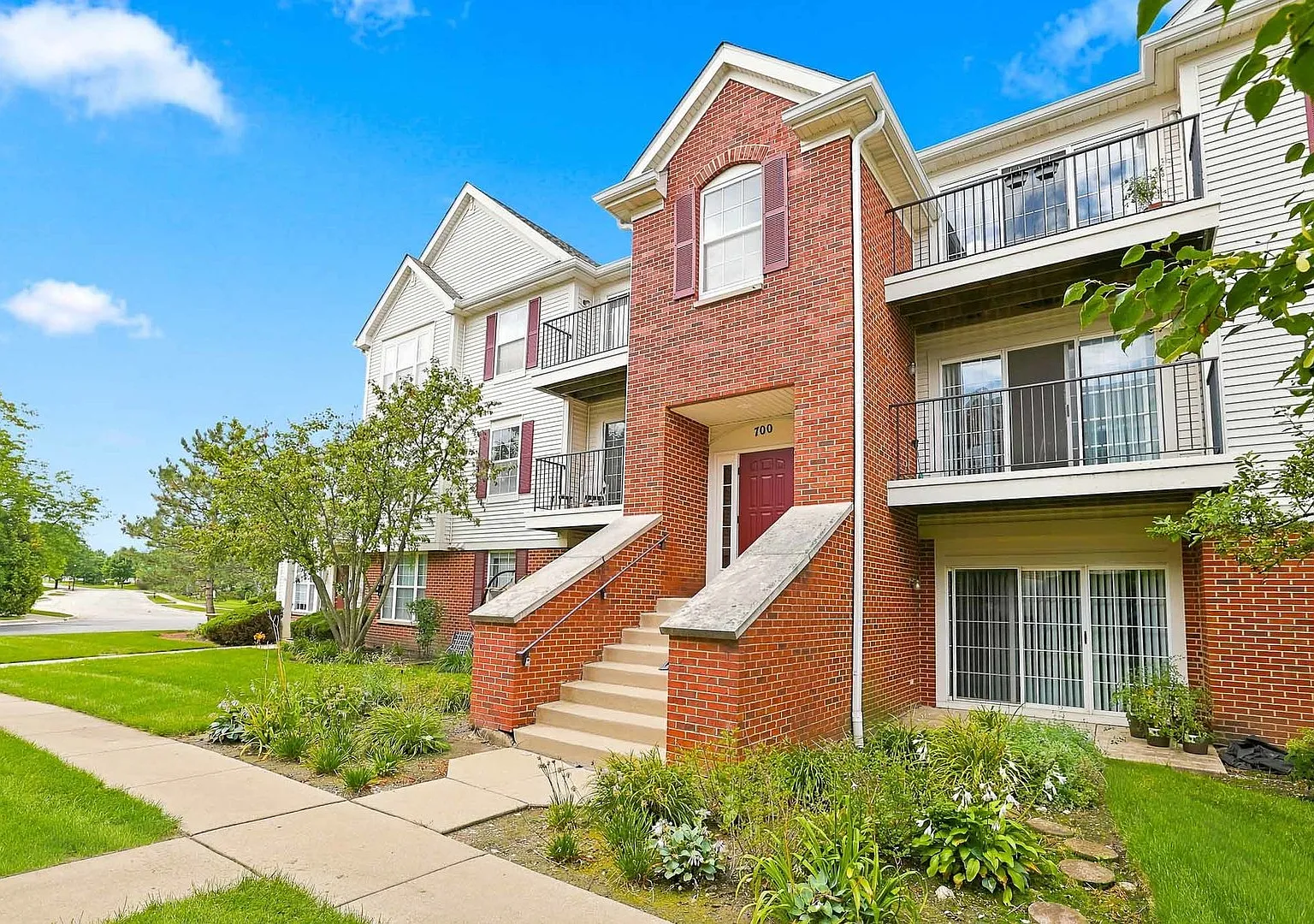 2 bed, 1100 sqft, $2,000 — Photo 2
