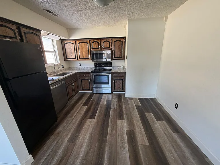 2409 Texas Ave — Photo 8