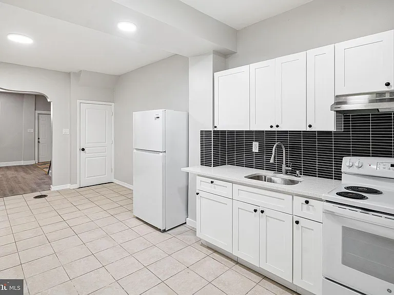 3857 Wyalusing Ave — Photo 5
