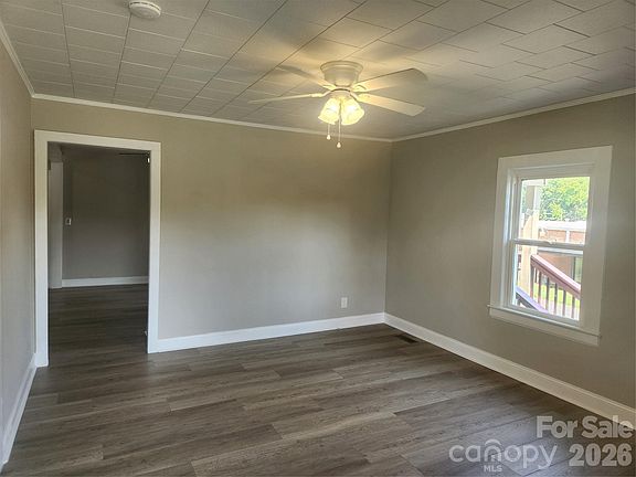 5th image of 8 N Summit Ave