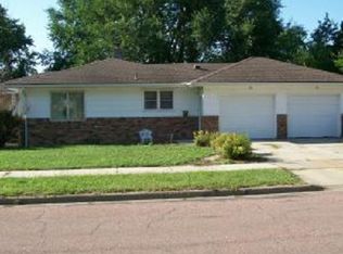 621 N Iowa St, Mitchell, SD 57301