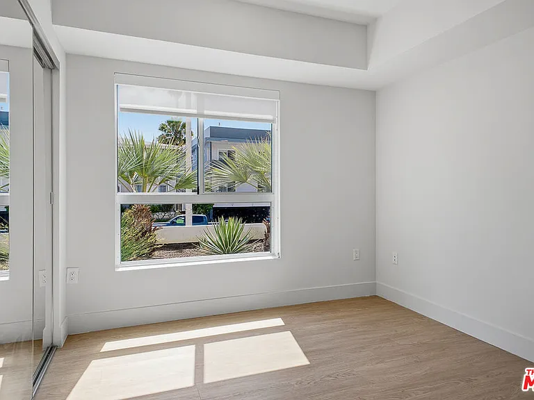 11837 Mayfield Ave #106 — Photo 1