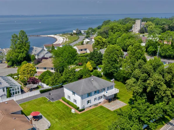 4 Donald Street, Bayville, NY 11709