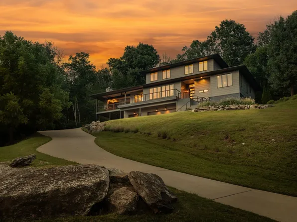 6045 Woodland Hills Dr, Nashville, TN 37211