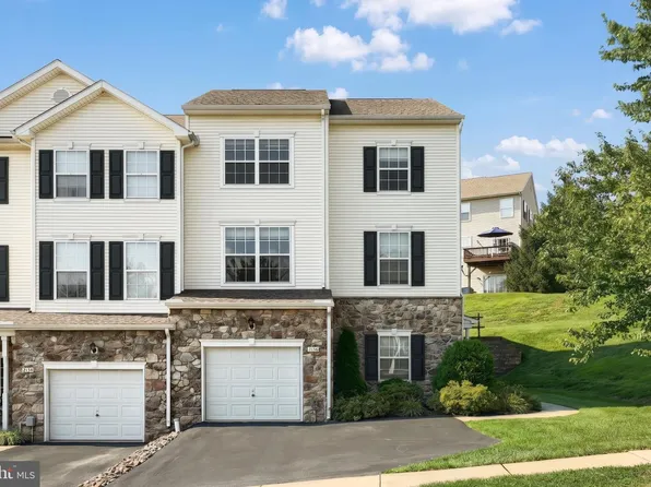 2136 Maple Crest Blvd, York, PA 17406