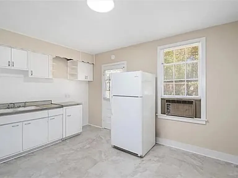 1450 McArthur St — Photo 6