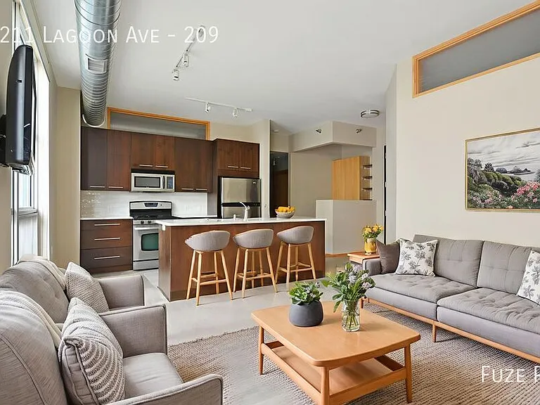 1211 Lagoon Ave #209 — Photo 1