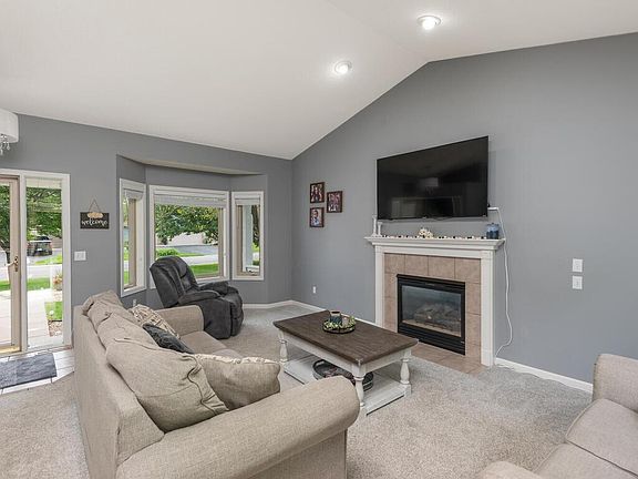 5th image of 4414 Impatiens Ave N