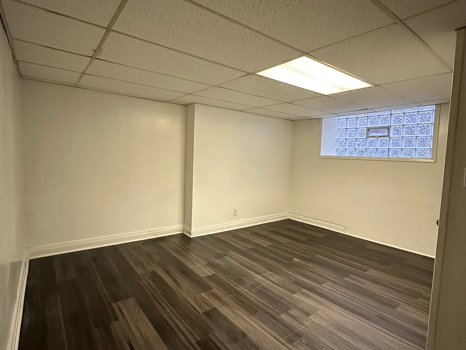 1 bed, 900 sqft, $1,200 — Photo 4
