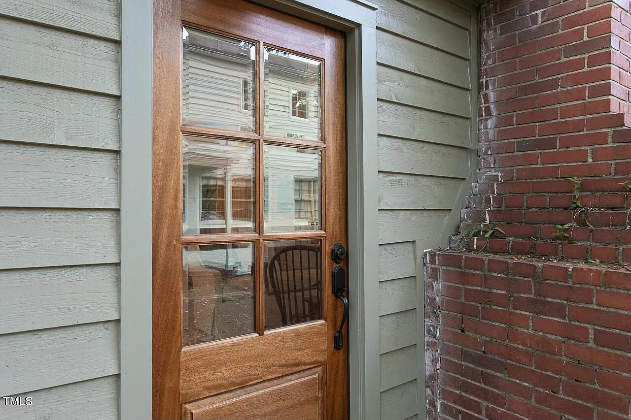 1 bed, 1.0 bath, $2,500 — Photo 2