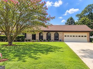 457 Castleaire Dr, Stone Mountain, GA 30087
