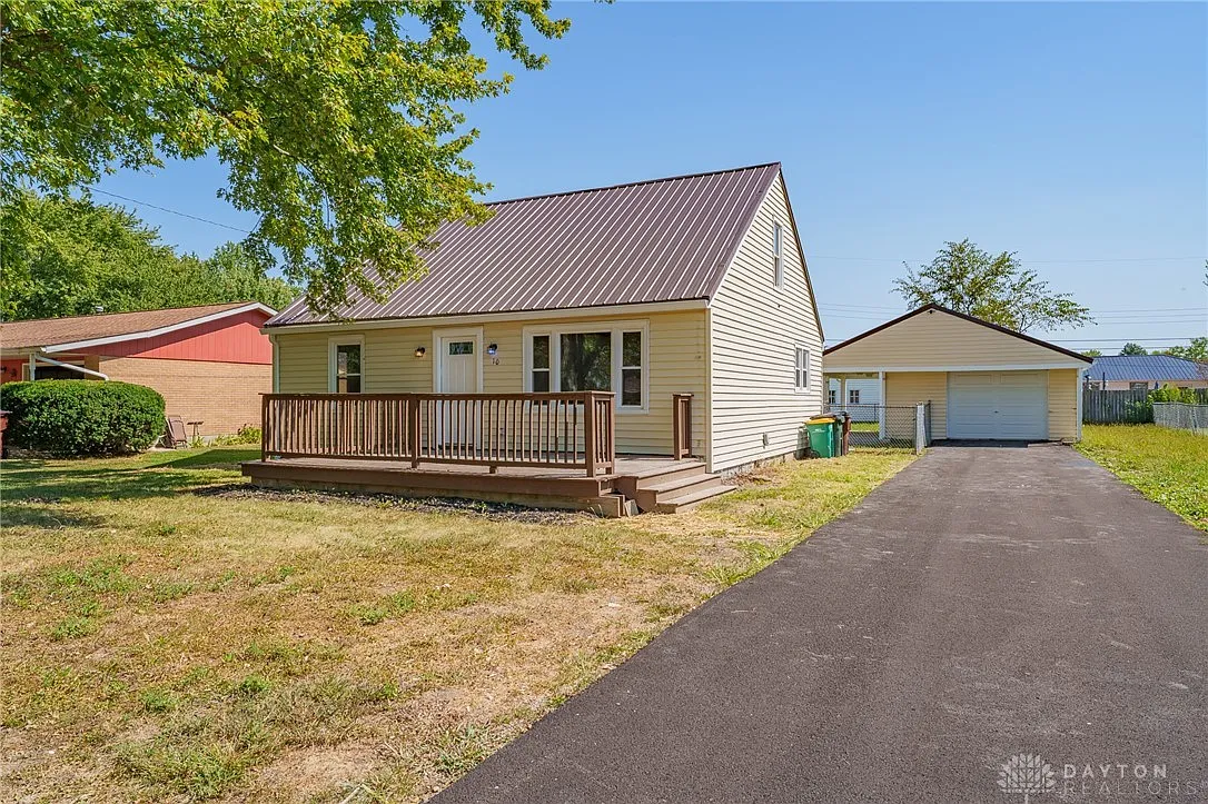 10 Maplewood Dr photo 1