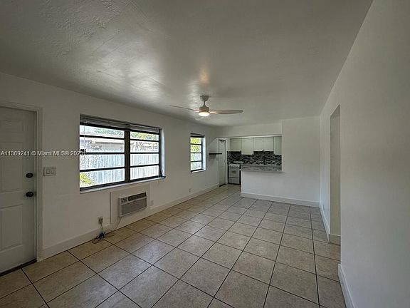 4th image of 2115 N 17th Ct APT 3