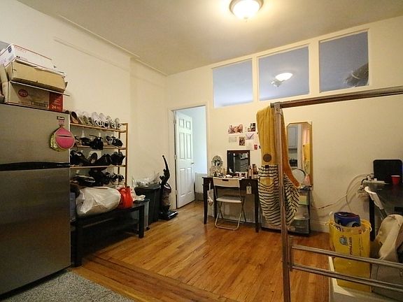 2nd image of 210 E 38th St #4CC1