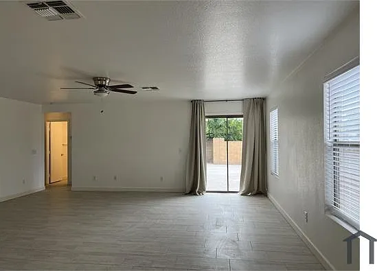2403 E Palm Beach Dr — Photo 1