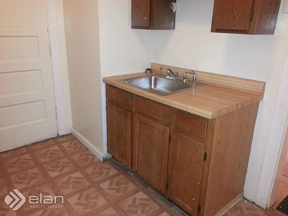 2nd image of 849 W Cornelia Ave APT 1N