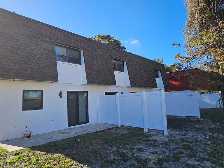 2262 NW 59th Way — Photo 2