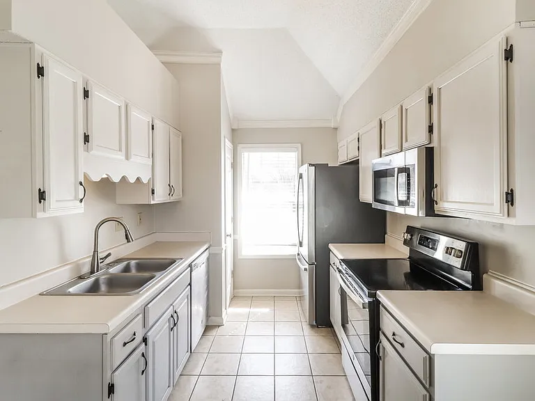 6665 Millgrove Park Dr — Photo 7