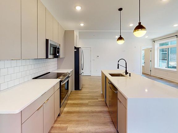 5th image of 812 N 16th St #3B-3Ba-1800Sqft