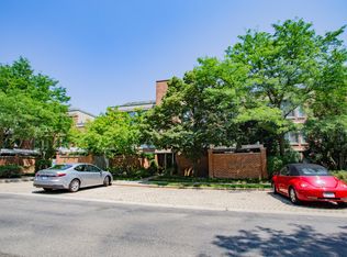 7030 Arbor Ln APT 103, Northfield, IL 60093