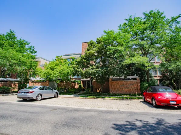 7030 Arbor Ln APT 103, Northfield, IL 60093