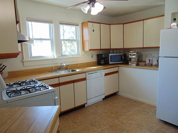 4th image of 25 Mitchell Ave #2