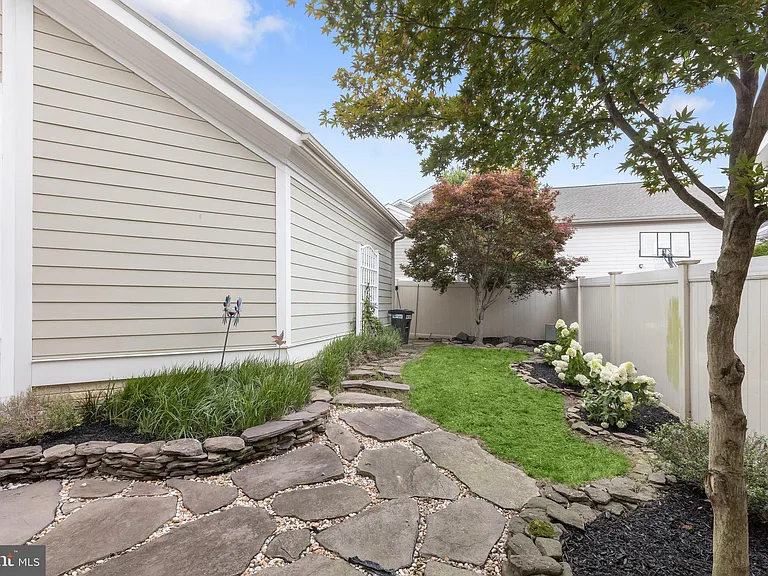 11426 Ellington St — Photo 46