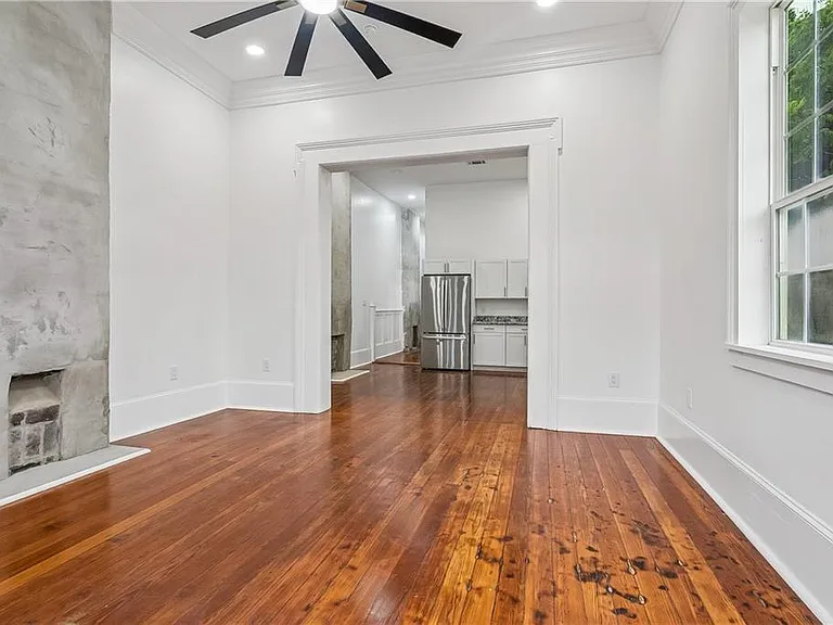 1421 Spain St — Photo 2