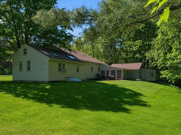 3rd image of 976 New Hampton Road
