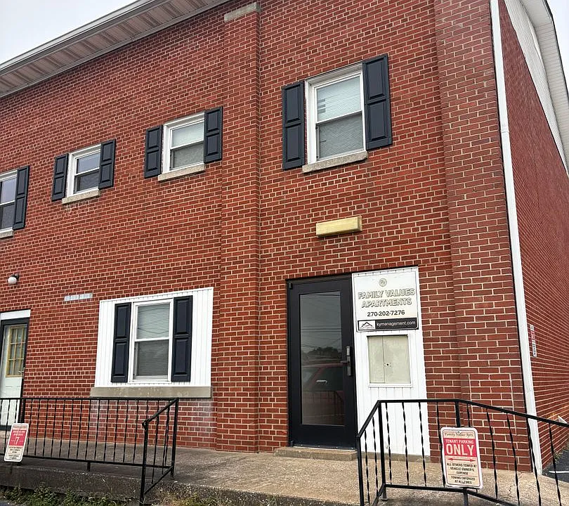112 S College St