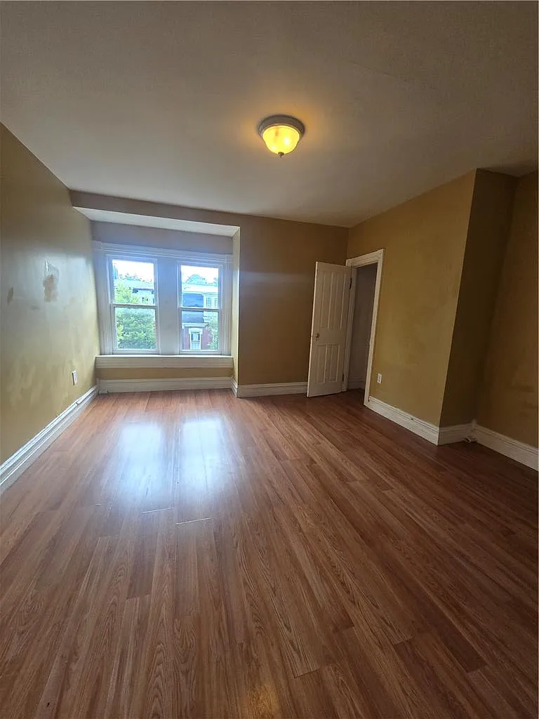 Studio, 1.0 bath, $975 — Photo 2