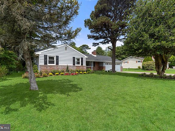 4th image of 13 Pinehurst Dr