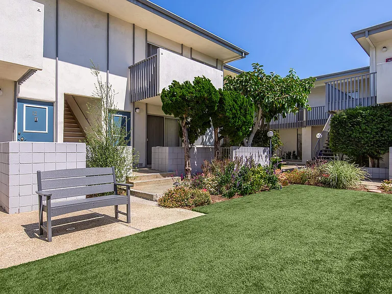 Ocean West Apartments — Photo 6