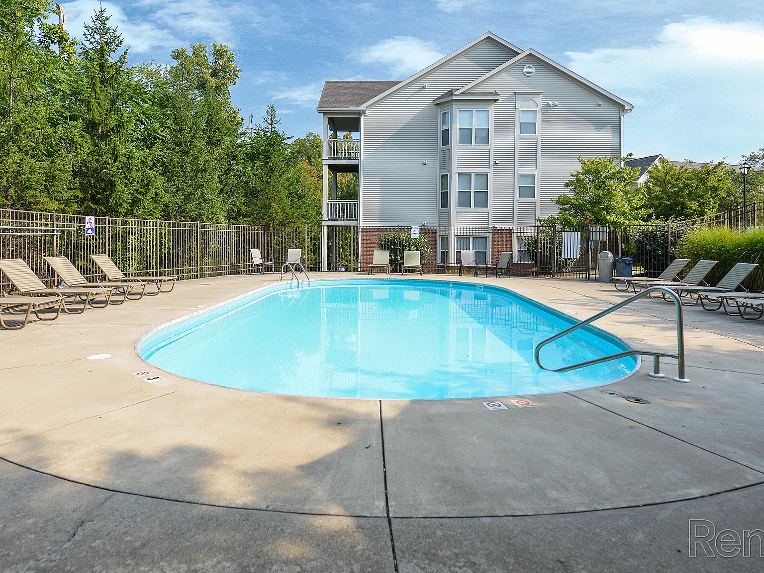 Charter Woods — Photo 4