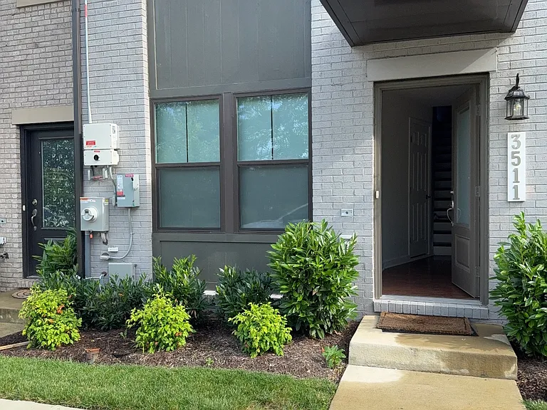 3511 Carnaby St — Photo 49