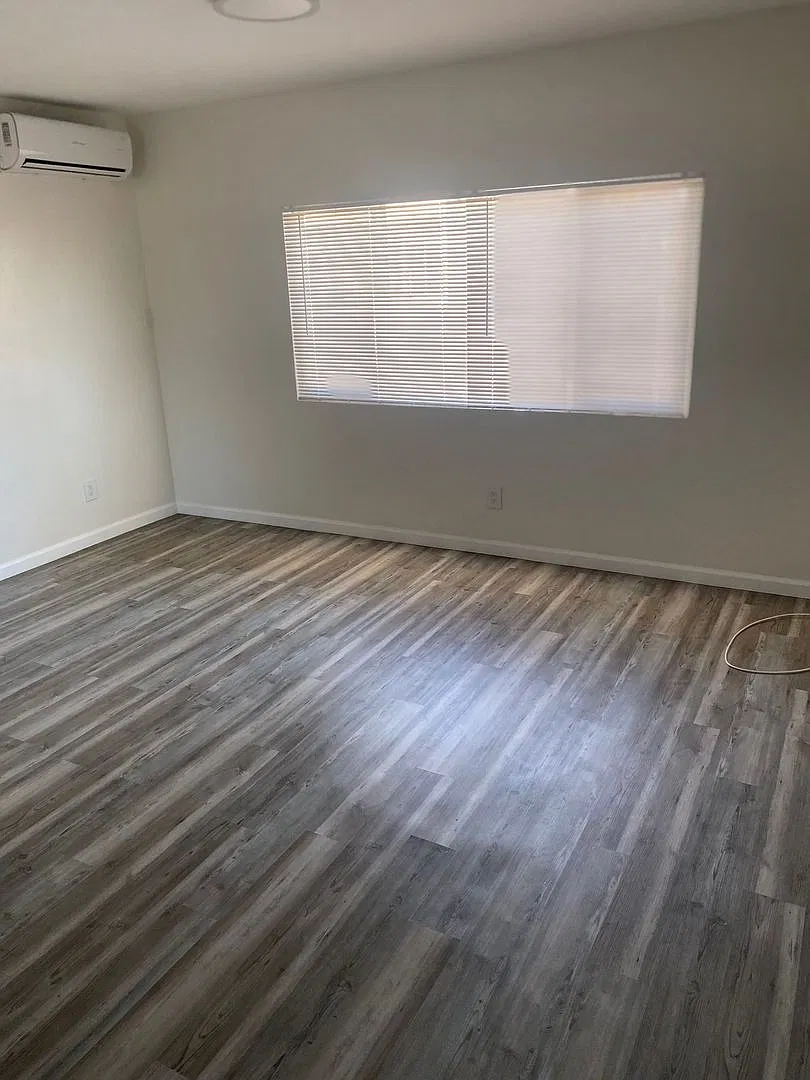 5642 Klump Ave. — Photo 2