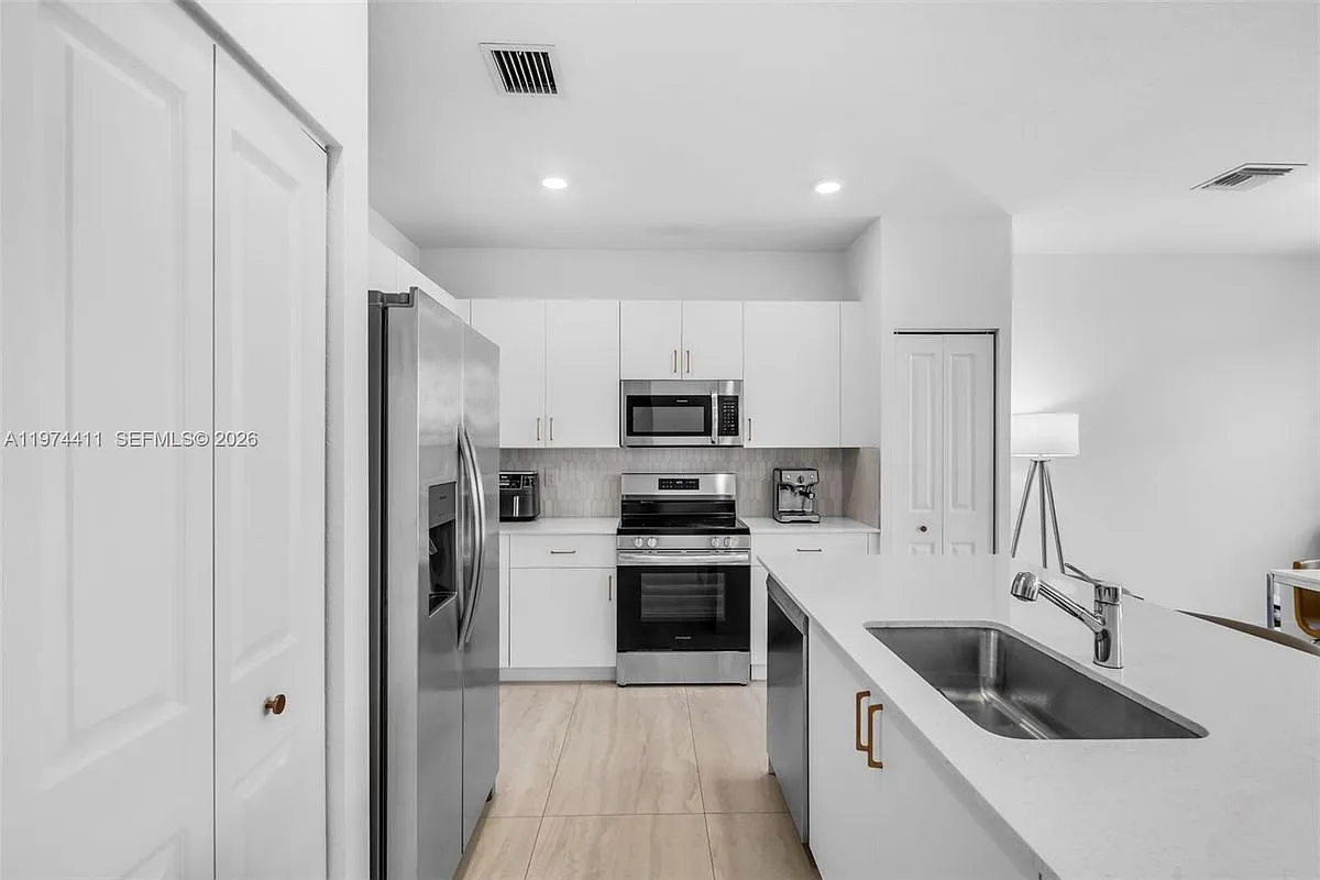 3 bed, 3.0 bath, 1344 sqft, $3,500 — Photo 1