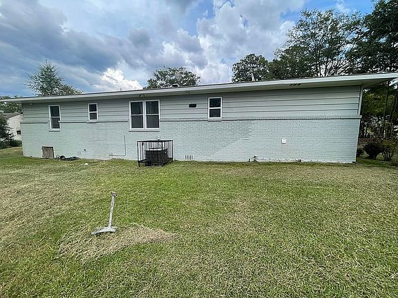 2nd image of 410 Howard Rd