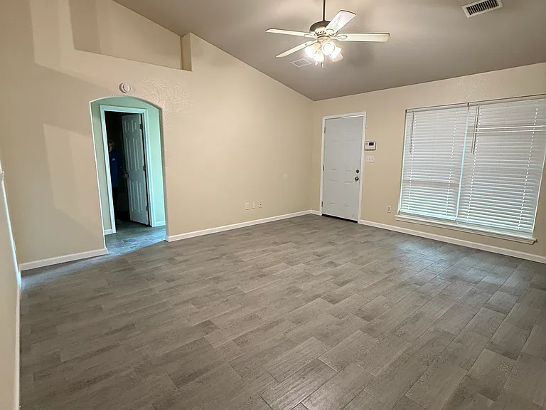 180 Azalea Dr — Photo 3