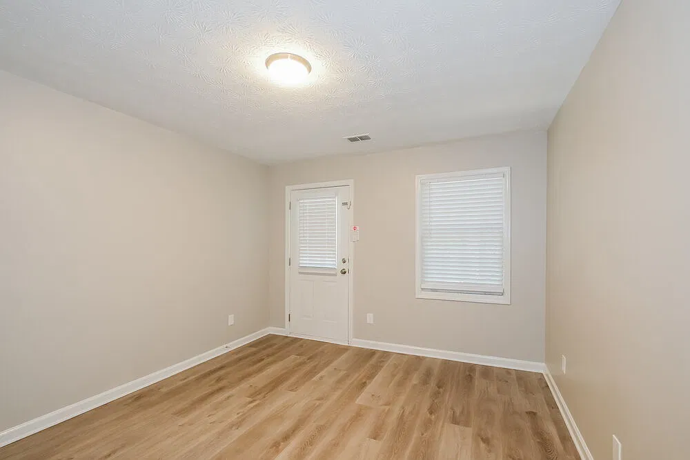 3 bed, 2.0 bath, 1611 sqft, $2,110 — Photo 3