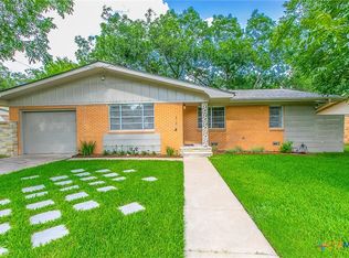 114 N 30th St, Gatesville, TX 76528