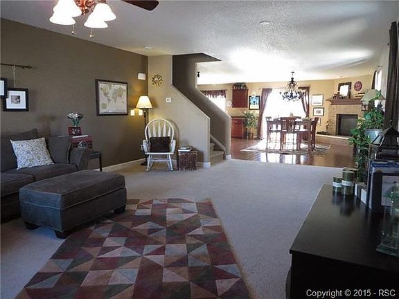 Welcome Home! Stunning Entry!