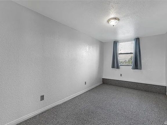 4th image of 10624 6th Ave SW Unit C