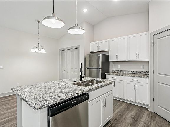 5th image of 2945 S Bunker Hill Dr #200